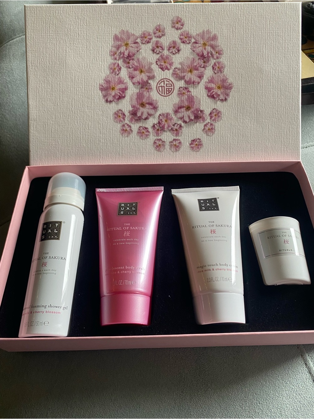 NWOT Rituals The Ritual of Sakura Small Gift Set - Rice Milk and Cherry Blossom - Picture 4 of 5